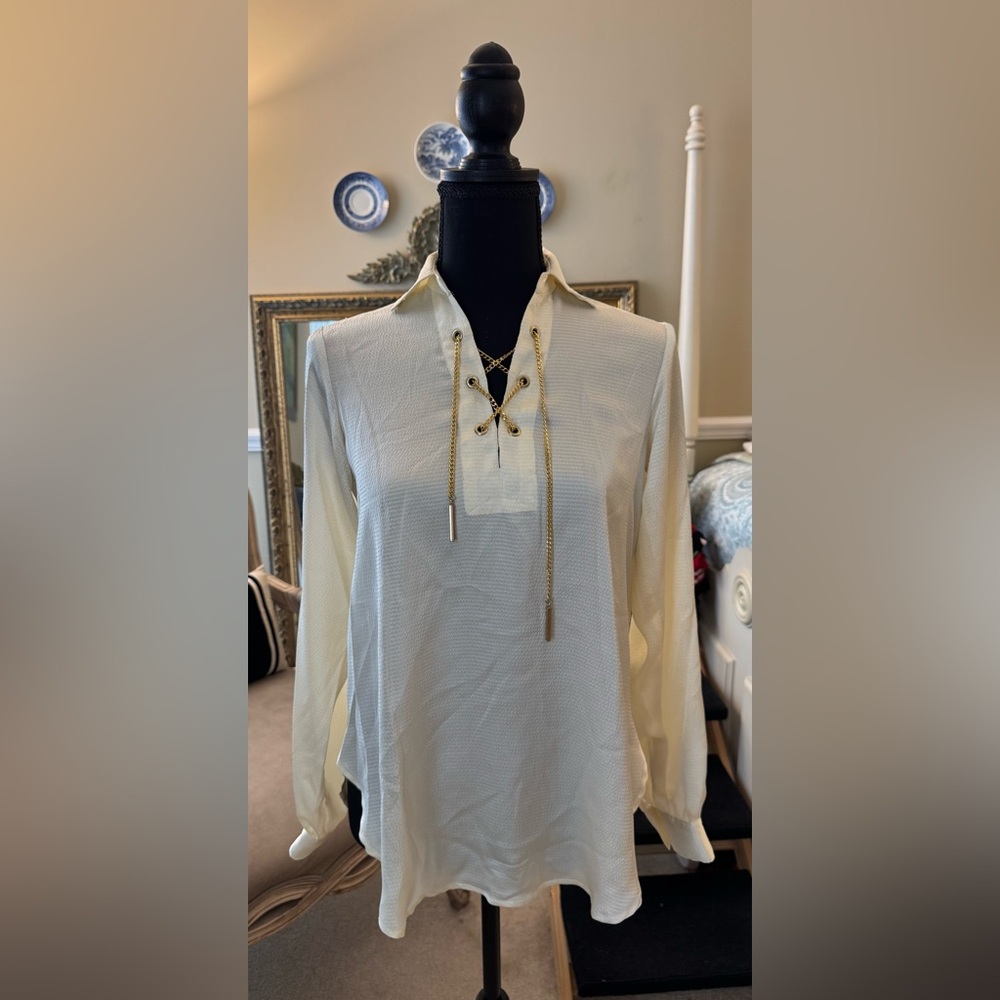 Michael Kors Cream Casual V-Neck Shirt w/ Gold Chain Lace-Up Detail, XS, NWTs